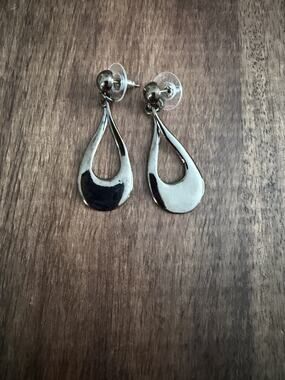 Silver Tone Metal Teardrop Pierced Earrings Vintage